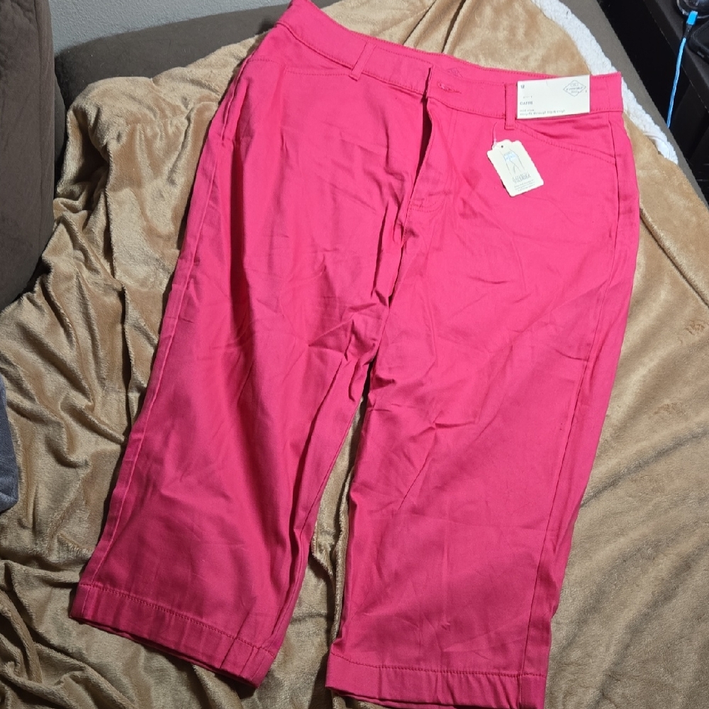 NWT St. John's Bay Vibrant Pink Capri Pants